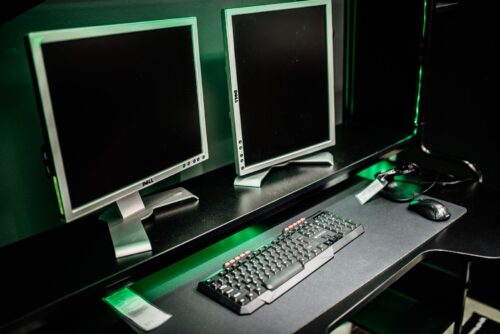 Une console mal placée fatigue plus vite qu’un matériel modeste bien disposé